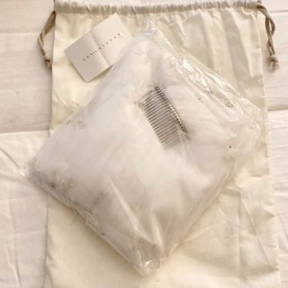 A.B. Ellie Sophie Veil Chapel Length - Picture 6 of 11